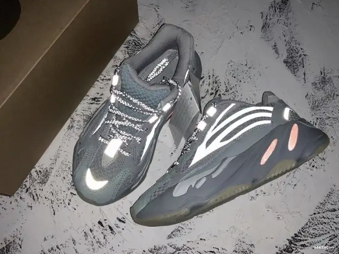V2 Boost 'Inertia' Adidas Yeezy FW2549 700 0428
